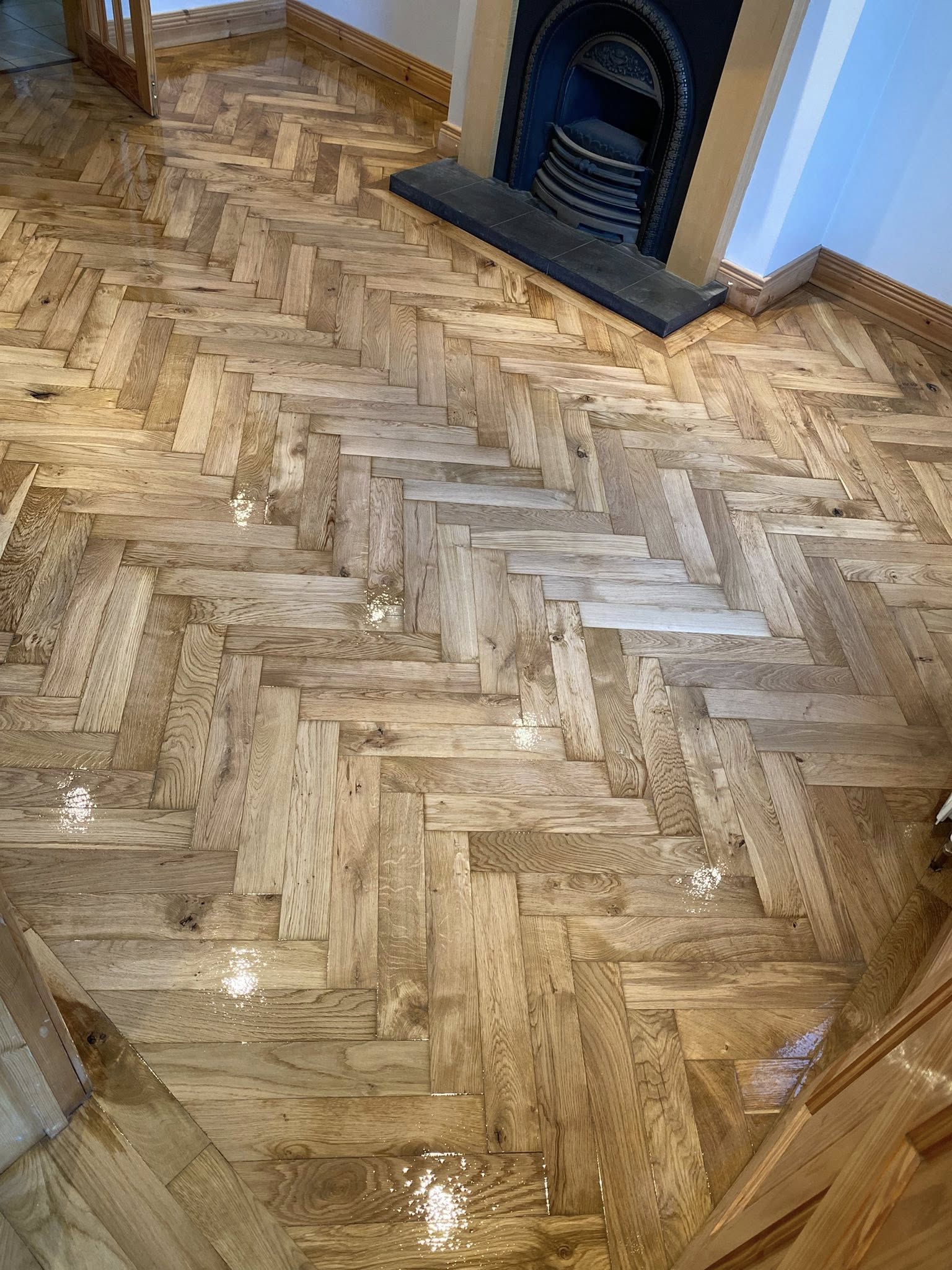 Sanded parquet floor with polish protection